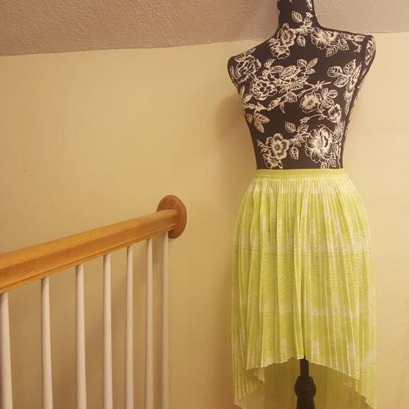 American Eagle💙Outfitters Lime Green High Lowi - Picture 1 of 6